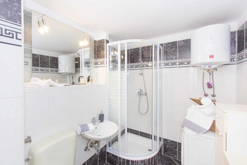 Red Valentino Apartment Split Luaran gambar