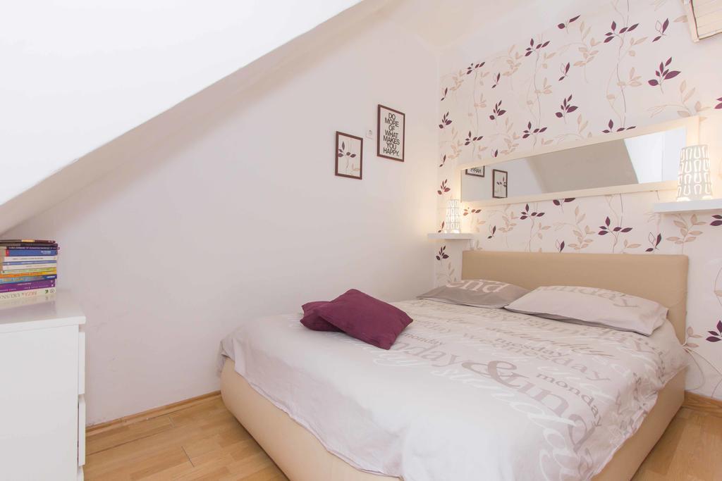 Red Valentino Apartment Split Luaran gambar